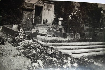 tombes aviateurs st leu.JPG