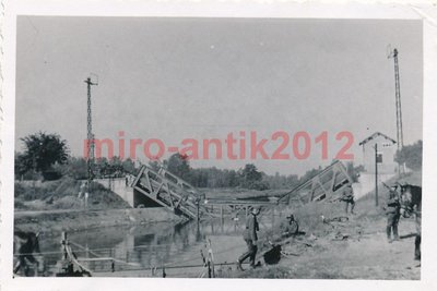 zerstorte Brücke Aisne Frankreichfeldzug 1940.jpg