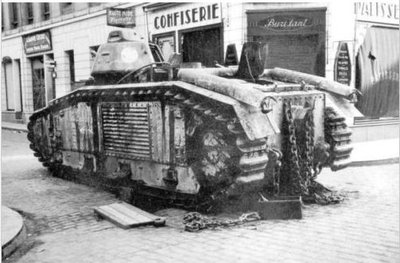 PANZER IN DEN STRASSEN VON GUISE-2.JPG