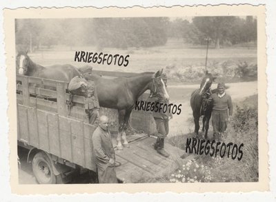 MONS EN LAONNOIS France soldats chevaux transport.jpg