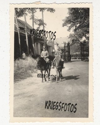 MONS EN LAONNOIS France soldats sur cheval quartiers Aisne photo 2.jpg