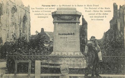 PERONNE socle statue Marie Fouré 1917 (2).jpg