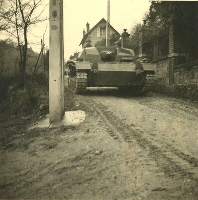 Stug III Abt 184 - Ermenonville - 1940.jpg