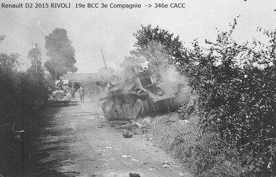 RENAULT D2 n° 2015 RIVOLI à Auneuil - 1.jpg