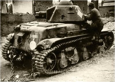 R-35 n° 50260 24ème BCC.jpg