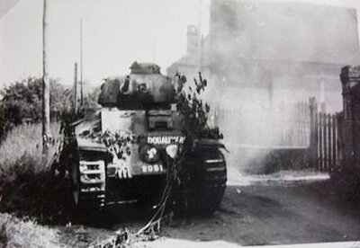 Char D2 DOUAUMONT Numéro 2051 19ème BCC 346ème CACC Rainvillers - 2.jpg