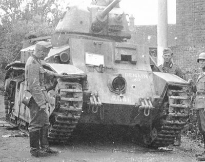 RENAULT D2 n° 2041 DENAIN à Le Becquet - 3.jpg