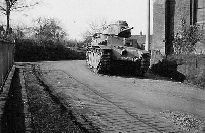 RENAULT D2 n° 2041 DENAIN à Le Becquet - 2.jpg