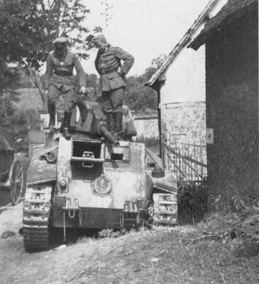 Char D2 JEMMAPES 19ième BCC 2ième compagnie au Mont Saint Adrien le 9 juin 1940 - 2.jpg