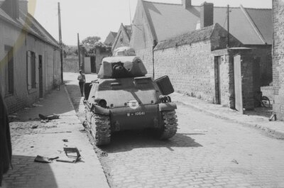 SOMUA S35 M10641 Du 3ème Régiment de Cuirassier - 4ème DCR. Perdu à Chéry les pouilly -02- le 19051940.jpg