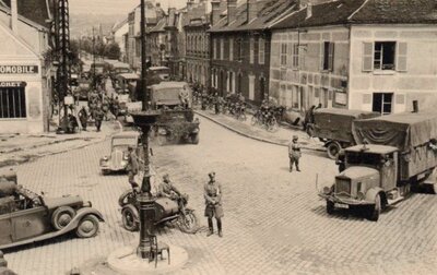 Arrivée d'un convoi sur Compiègne.JPG