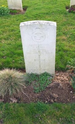 Sgt LYALL RAFVR 2.jpg