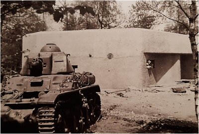 Char R-35 n° 51174 du 32ème BCC Forêt de Saint-Michel (Hirson).jpg